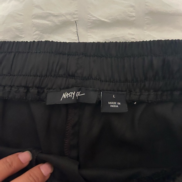 Nasty Gal 100% polyester Ruffle Pajama Shirt & Shorts Set size L- made in India - Picture 3 of 6